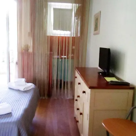 In Rue Halevy - Ric ניס